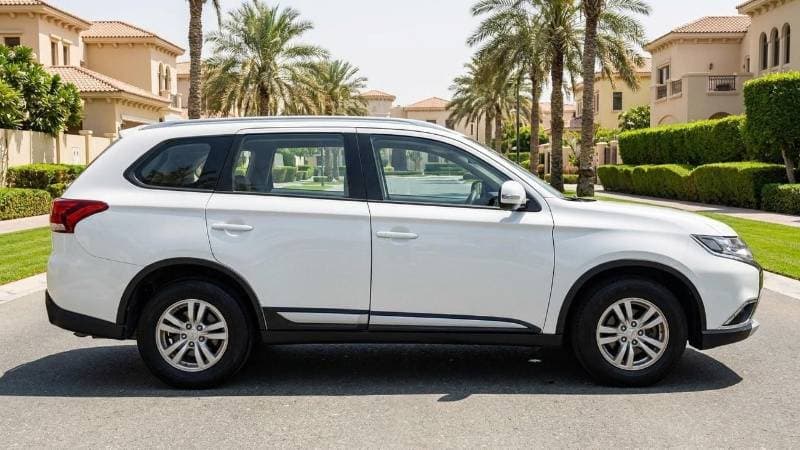 2017 Mitsubishi Outlander thumbnail 3