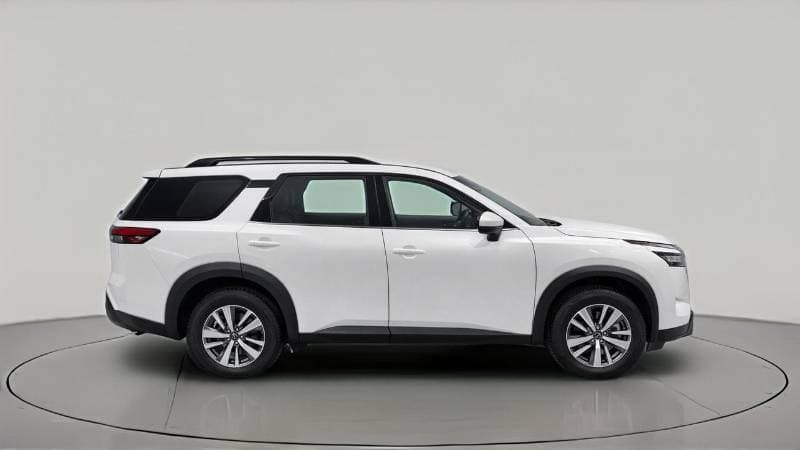 2024 Nissan Pathfinder S thumbnail 3