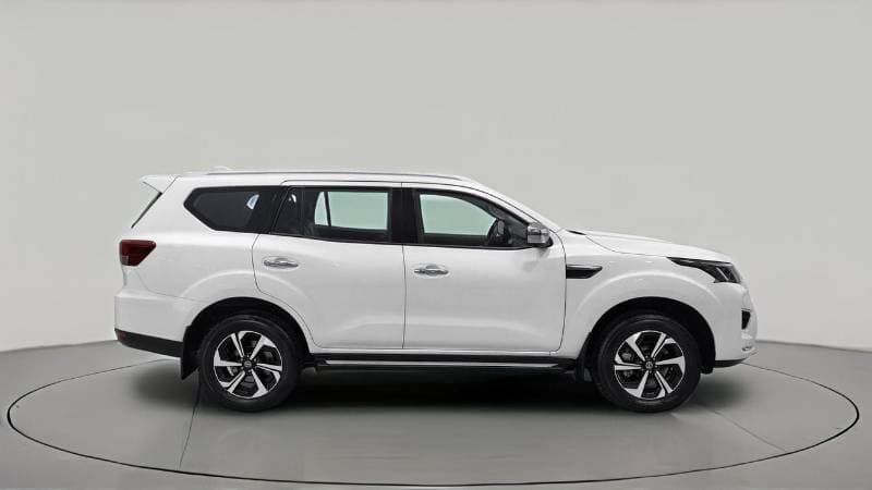 2024 Nissan X Terra PLATINUM thumbnail 3