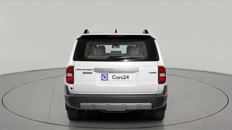 2025 Toyota Prado GXL thumbnail 4