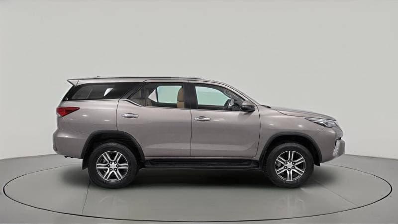 2024 Toyota Fortuner EXR thumbnail 3