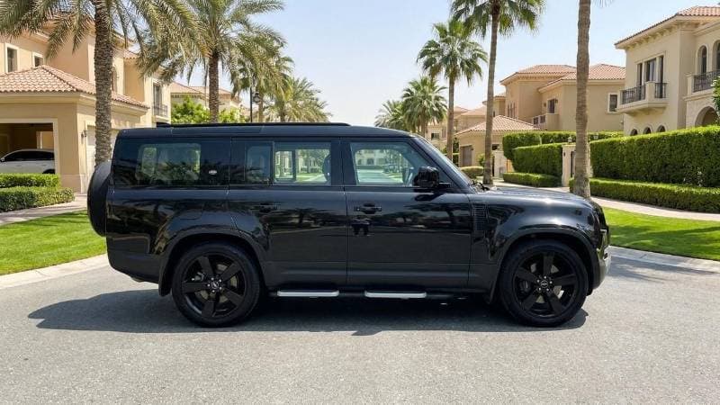 2023 Land Rover Defender thumbnail 3