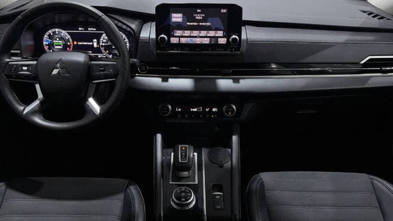 2024 Mitsubishi Outlander thumbnail 8
