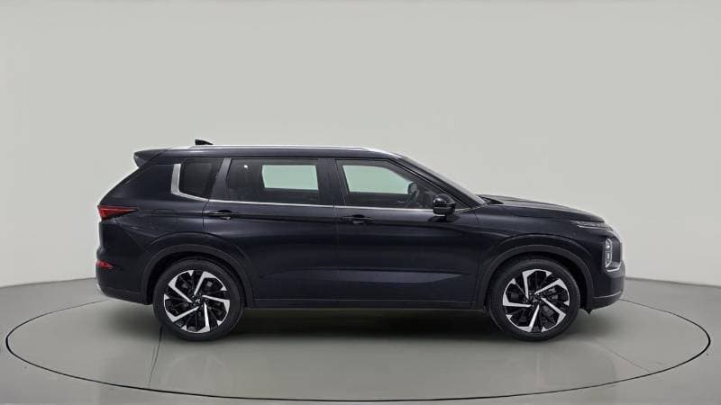 2024 Mitsubishi Outlander thumbnail 3