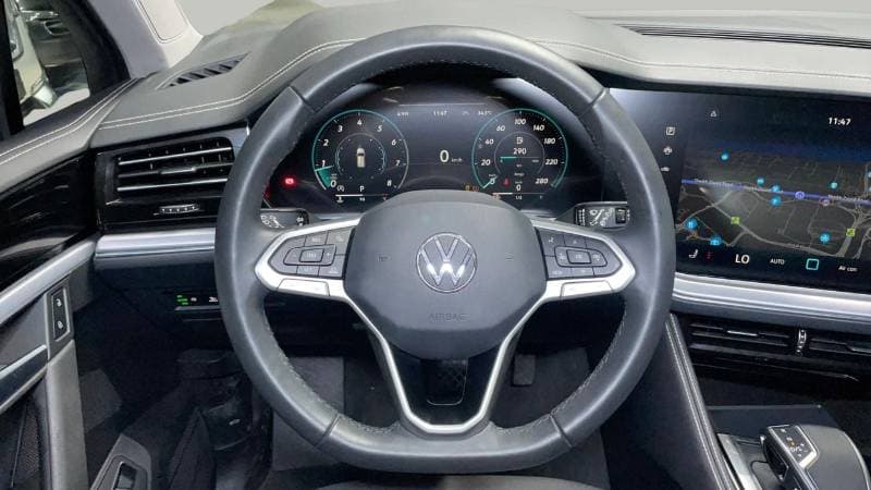 2025 Volkswagen Touareg thumbnail 8