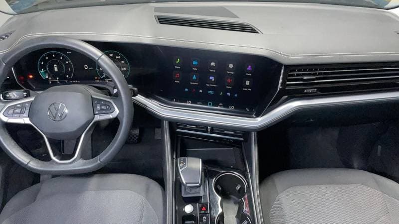 2025 Volkswagen Touareg thumbnail 7