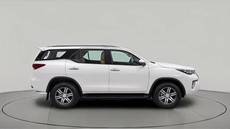2022 Toyota Fortuner EXR thumbnail 3