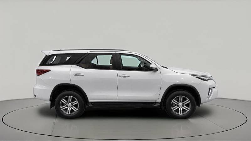 2023 Toyota Fortuner EXR thumbnail 3