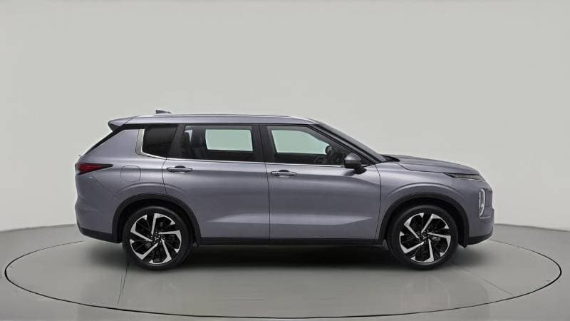 2023 Mitsubishi Outlander thumbnail 3