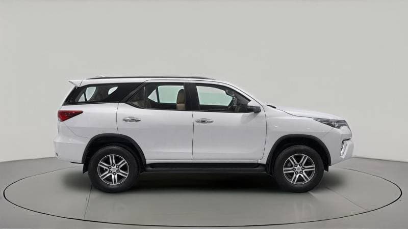 2024 Toyota Fortuner GXR thumbnail 3