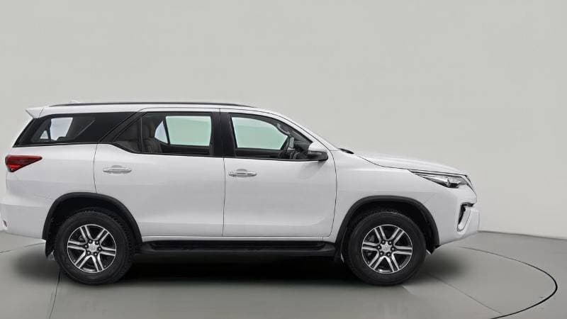 2024 Toyota Fortuner EXR thumbnail 3