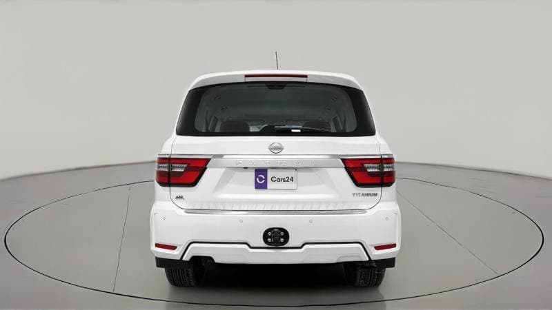 2024 Nissan Patrol SE TITANIUM thumbnail 4