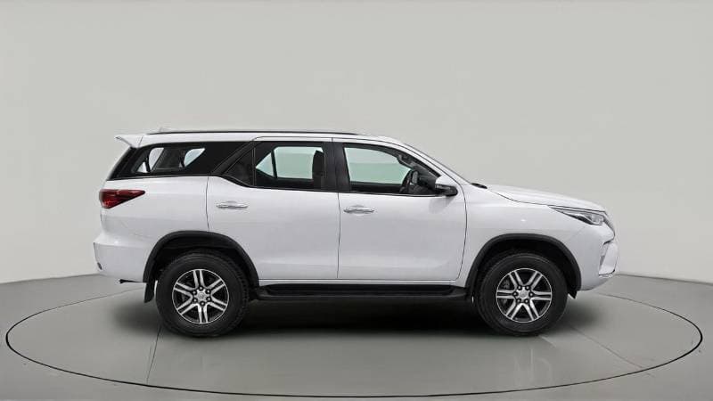 2025 Toyota Fortuner EXR thumbnail 3