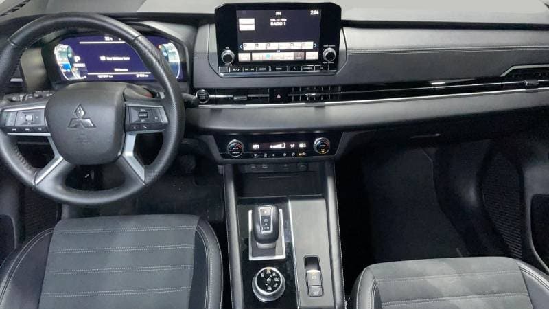 2025 Mitsubishi Outlander thumbnail 8
