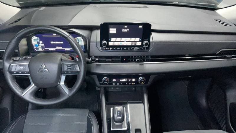 2025 Mitsubishi Outlander thumbnail 5