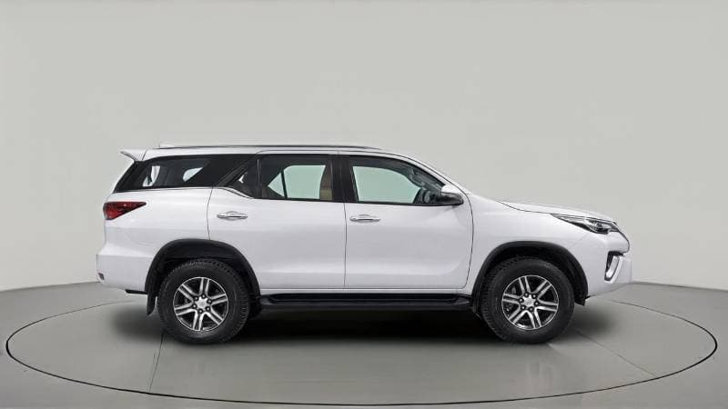 2024 Toyota Fortuner EXR thumbnail 3