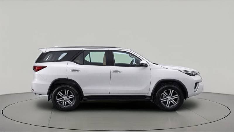 2024 Toyota Fortuner EXR thumbnail 3
