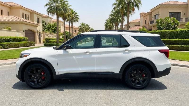 2022 Ford Explorer ST thumbnail 5
