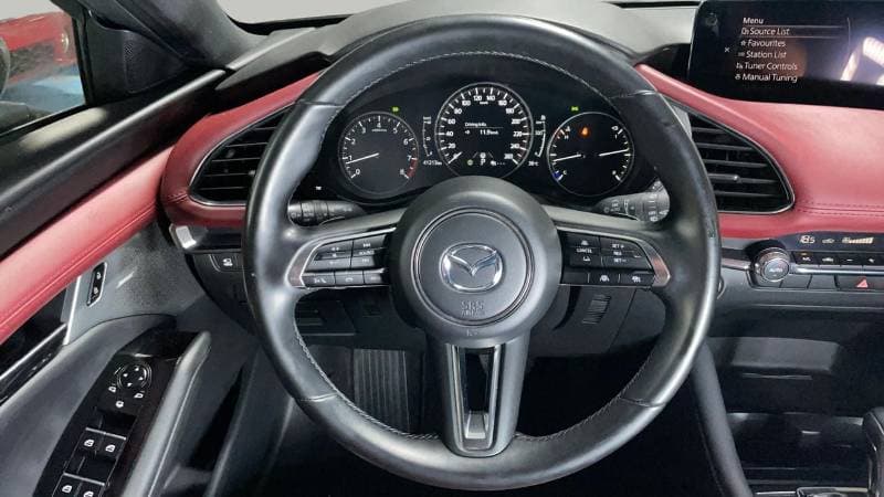 2025 Mazda 3 INTENSE thumbnail 8