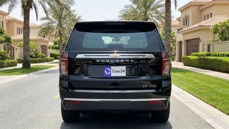2023 Chevrolet Suburban LT thumbnail 4