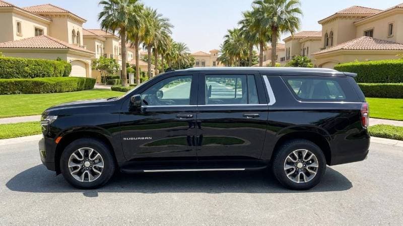 2023 Chevrolet Suburban LT thumbnail 5