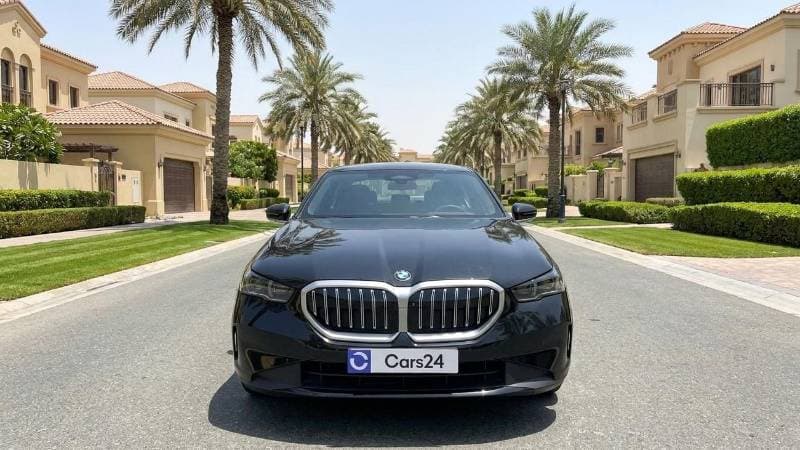 2024 BMW 520i EXCELLENCE thumbnail 6