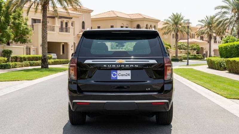 2023 Chevrolet Suburban LT thumbnail 4