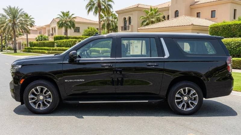 2023 Chevrolet Suburban LT thumbnail 5