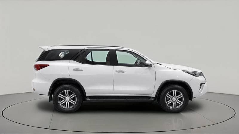 2022 Toyota Fortuner EXR thumbnail 3