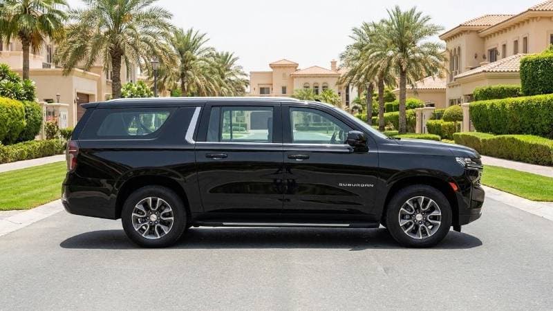 2023 Chevrolet Suburban LT thumbnail 3