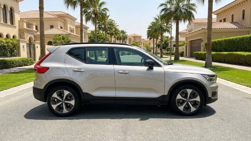 2024 Volvo XC40 ULTIMATE DARK thumbnail 3