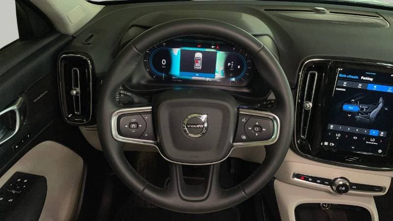 2023 Volvo XC40 ULTIMATE DARK thumbnail 8