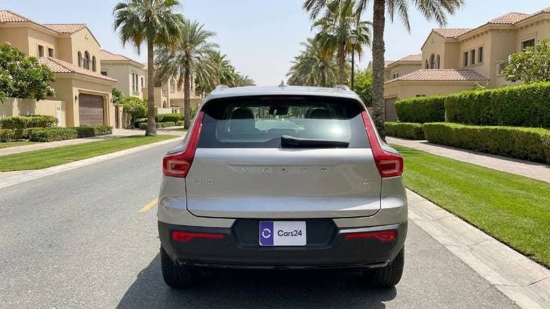 2023 Volvo XC40 ULTIMATE DARK thumbnail 4