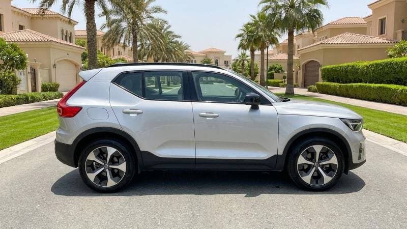 2023 Volvo XC40 ULTIMATE DARK thumbnail 3