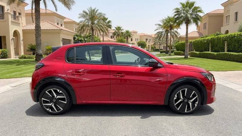 2025 Peugeot 208 GT thumbnail 3