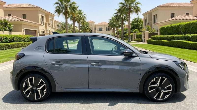 2025 Peugeot 208 GT thumbnail 3