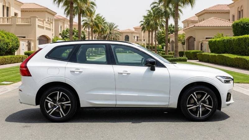 2022 Volvo XC60 R DESIGN thumbnail 3