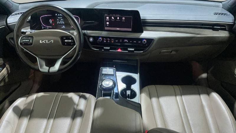 2022 Kia K8 LX thumbnail 7