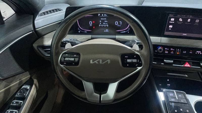 2022 Kia K8 LX thumbnail 8