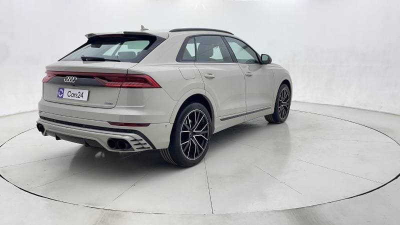 2023 Audi Q8 thumbnail 4