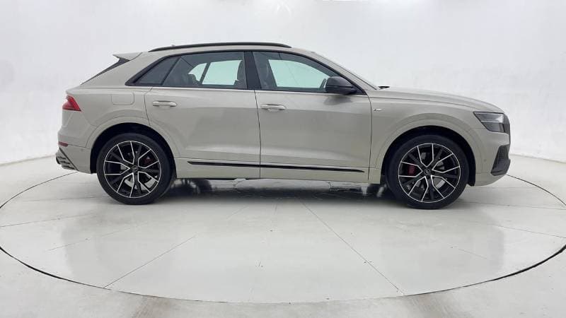 2023 Audi Q8 thumbnail 3