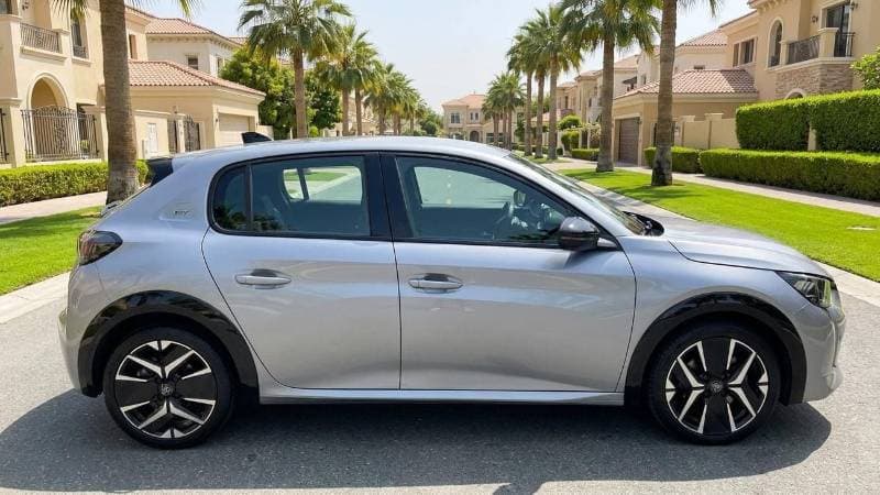 2025 Peugeot 208 GT thumbnail 3