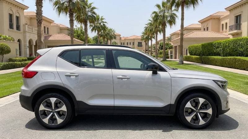 2024 Volvo XC40 ULTIMATE DARK thumbnail 3
