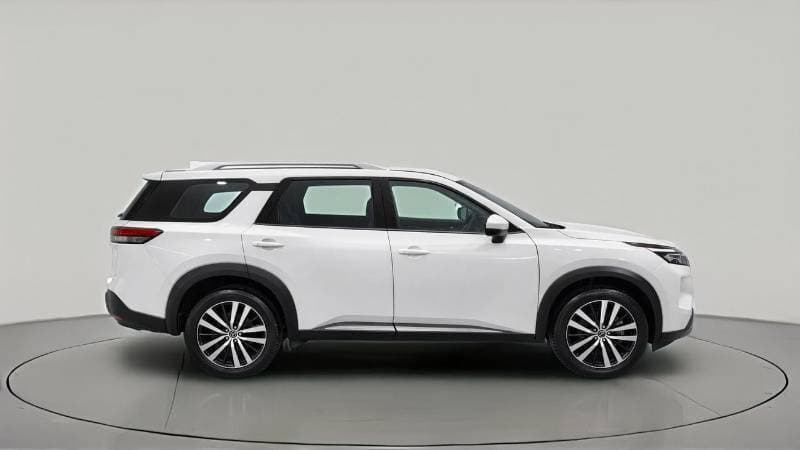 2024 Nissan Pathfinder SL thumbnail 3