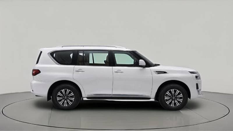 2024 Nissan Patrol SE TITANIUM thumbnail 3