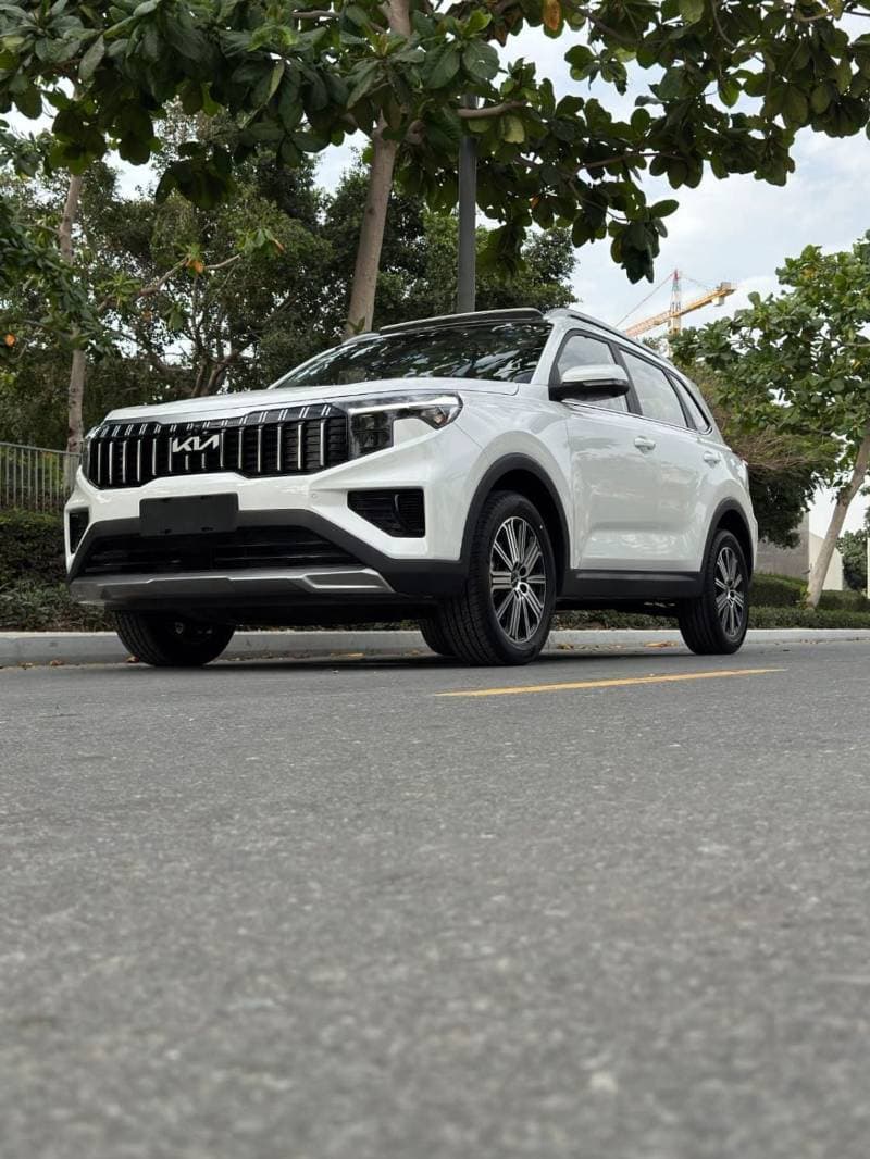 2025 Kia Sportage EX thumbnail 2
