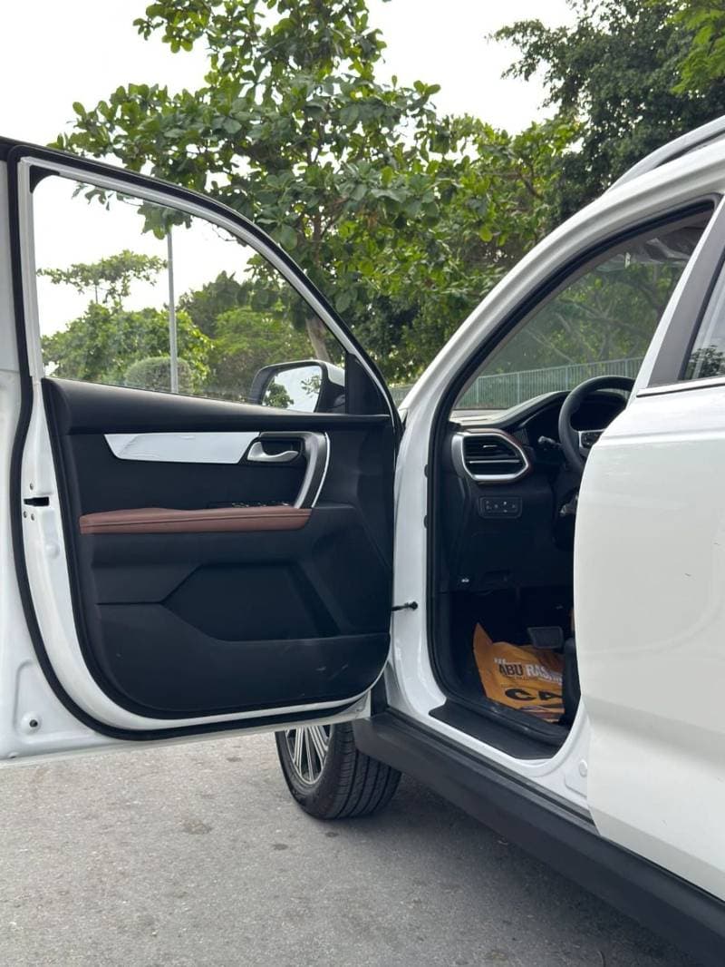 2025 Kia Sportage EX thumbnail 8