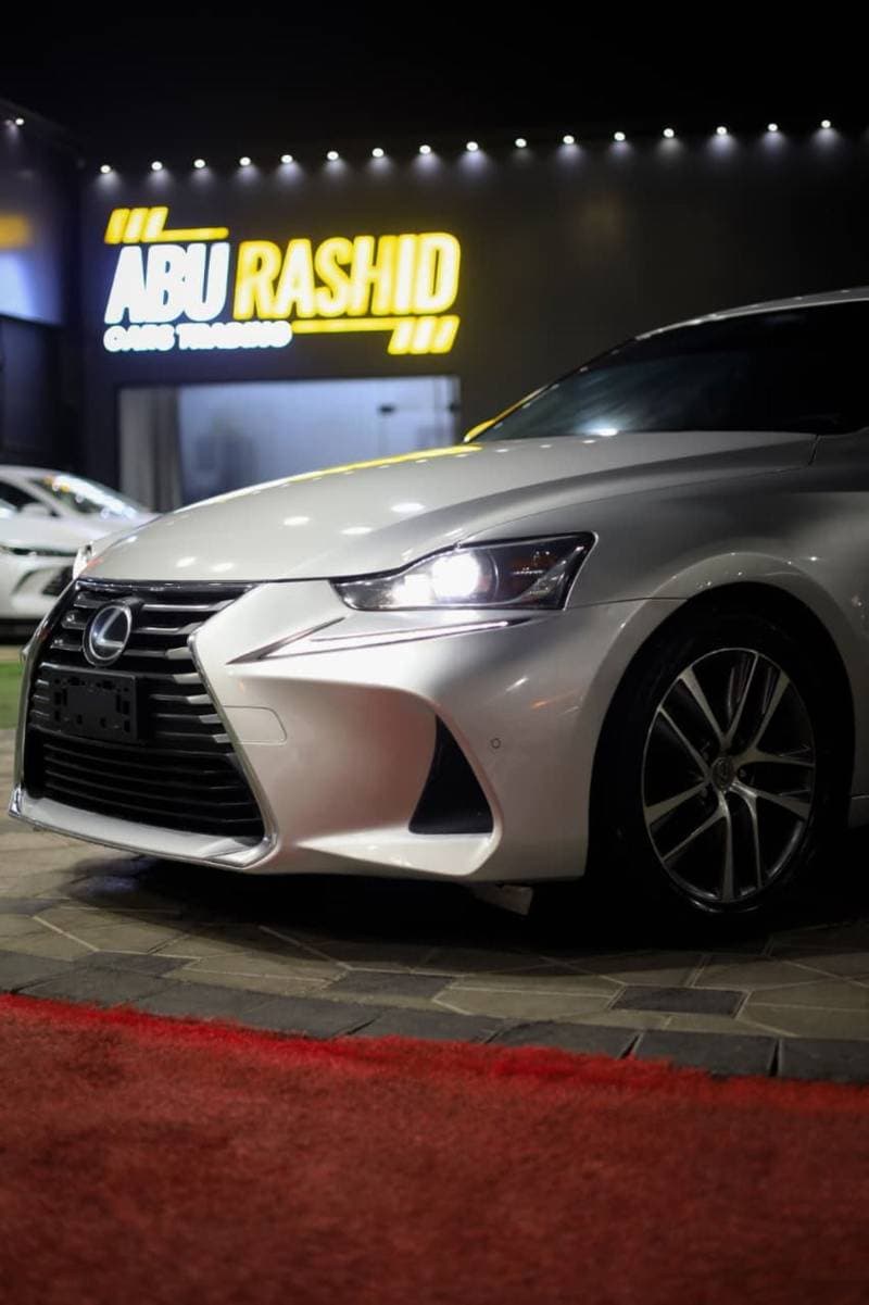 2018 Lexus IS300 PREMIER thumbnail 3