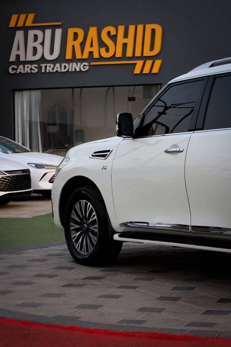 2017 Nissan Patrol LE PLATINUM thumbnail 3