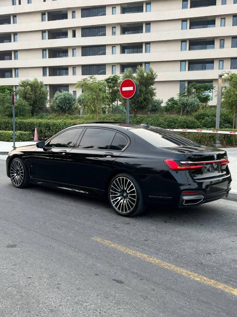 2020 BMW 740i thumbnail 4